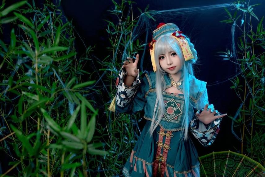 喵小吉cosplay胡桃，诠释作品完美